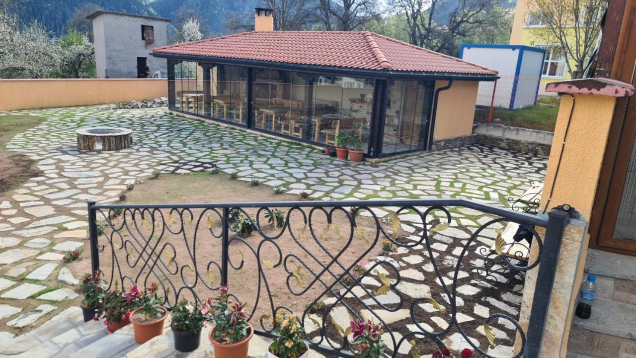 Guesthouse Nefertiti Smolyan Exterior photo