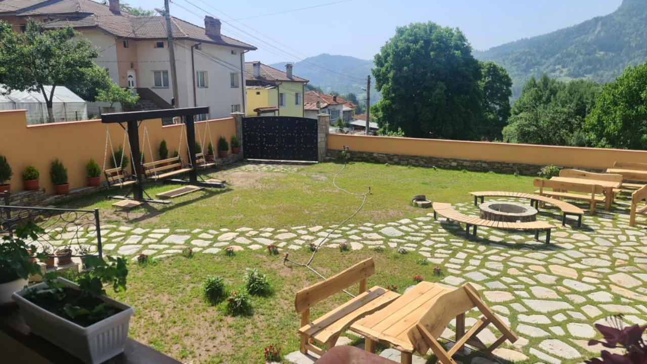 Guesthouse Nefertiti Smolyan Exterior photo