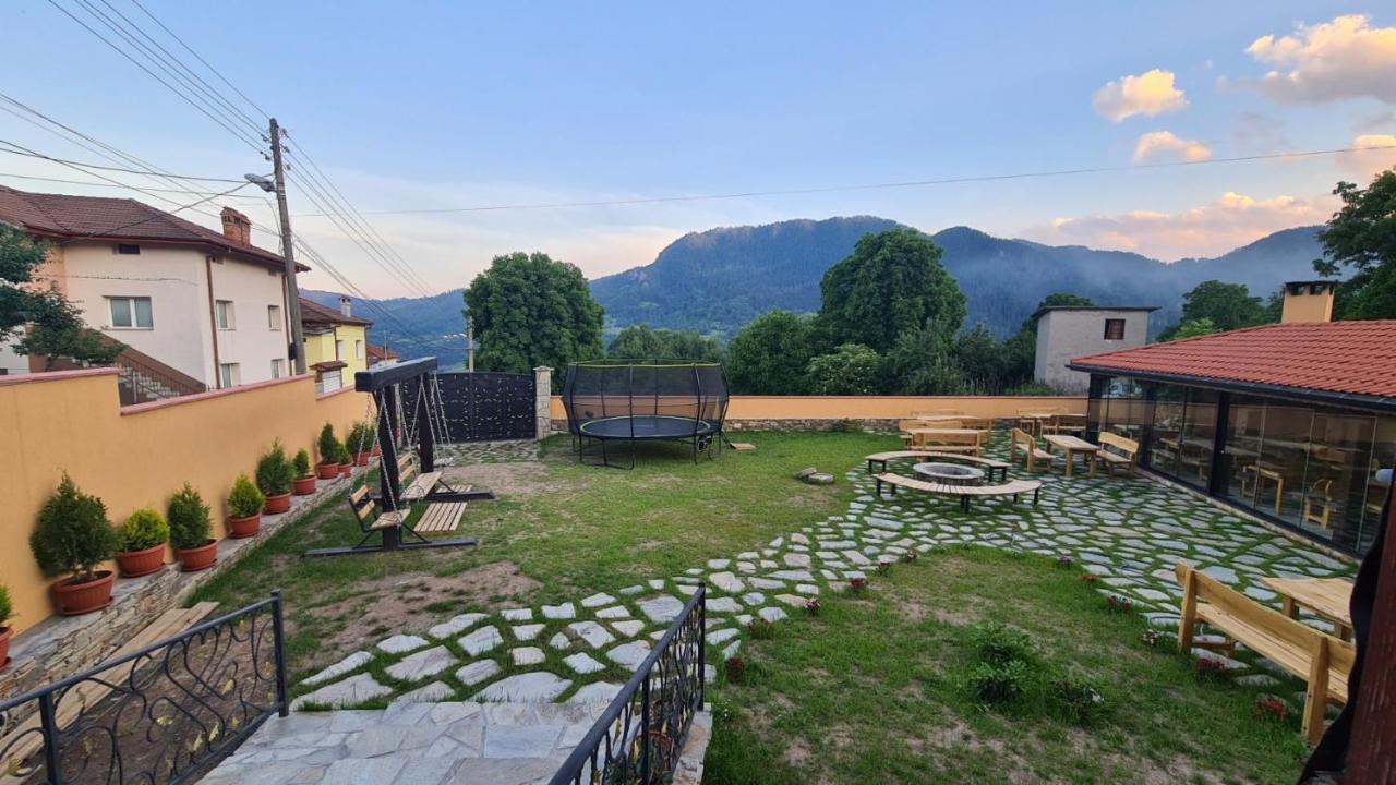 Guesthouse Nefertiti Smolyan Exterior photo
